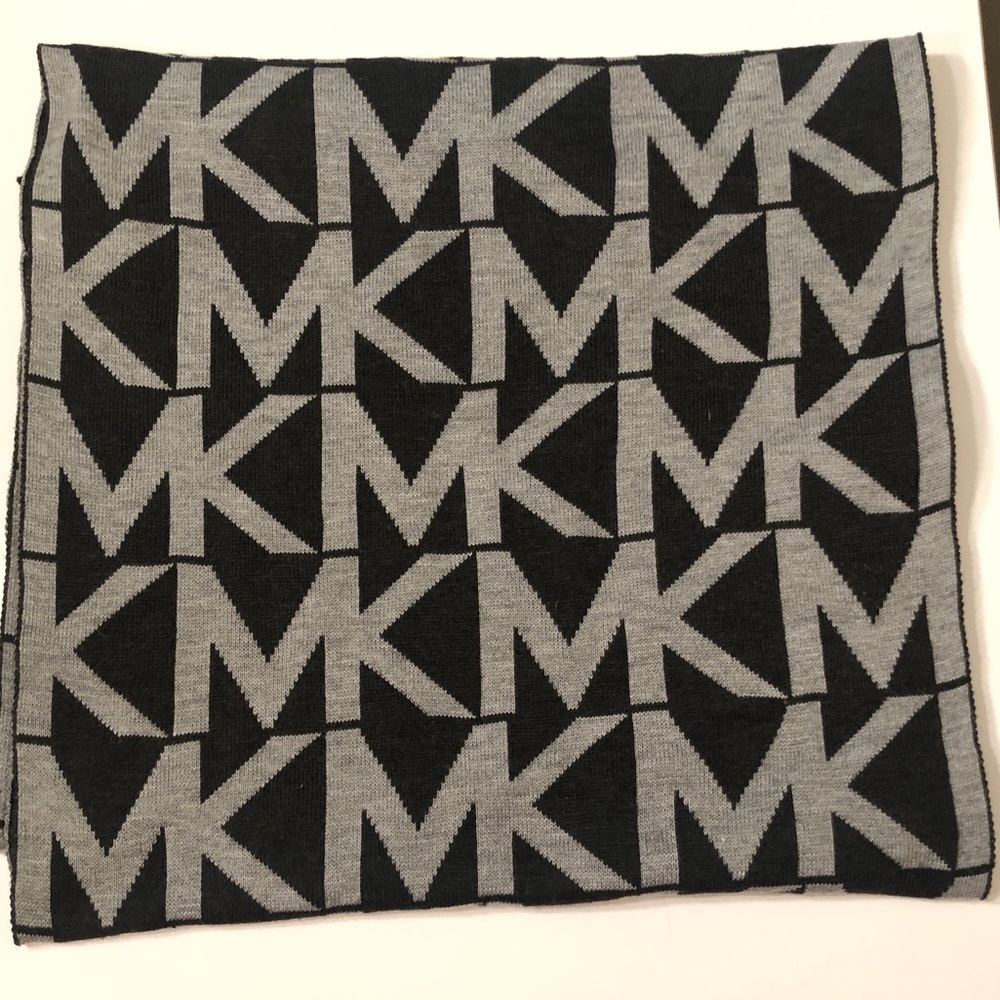 MICHAEL KORS INFINITY SCARF
